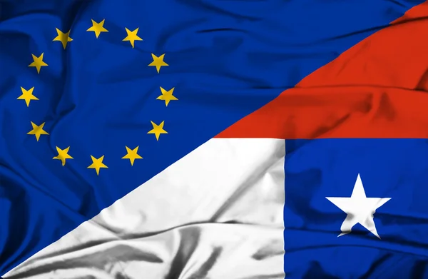 Wapperende vlag van Chili en eu — Stockfoto