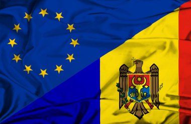 Moldavya ve AB bayrağı sallayarak