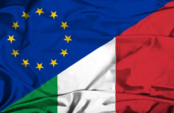 Bandera ondeante de Italia y la UE — Foto de Stock