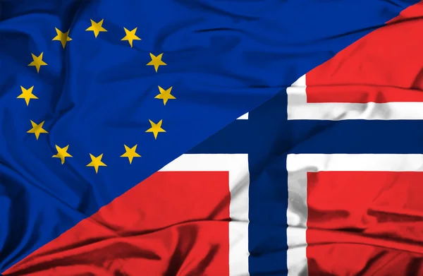 Розмахуючи прапором Норвегії та ЄС — стокове фото