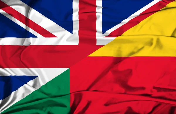 Waving flag of Benin and UK — Stock Photo, Image