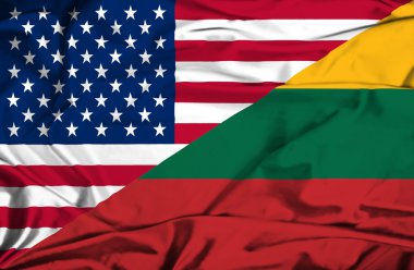 Litvanya ve ABD bayrağı sallayarak