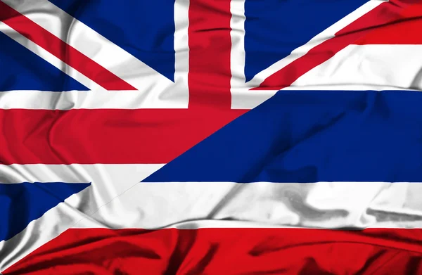 Wapperende vlag van thailand en Verenigd Koninkrijk — Stockfoto