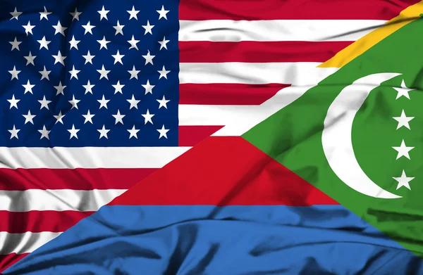 Drapeau flottant des Comores et des États-Unis — Photo