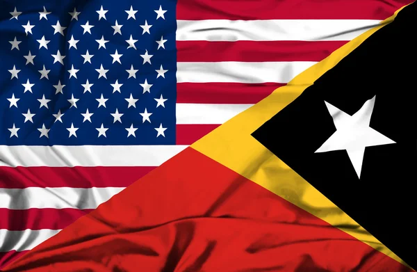 Wapperende vlag van Oost-timor en de v.s. — Stockfoto