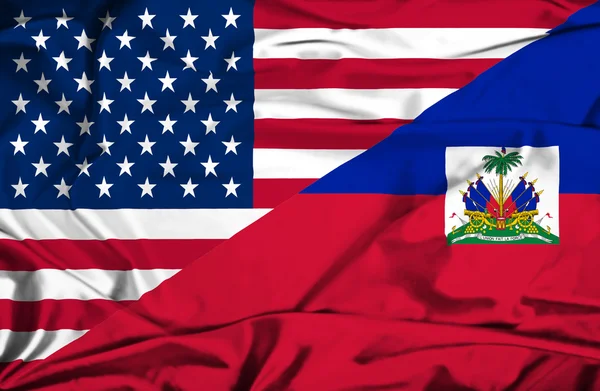 Wapperende vlag van Haïti en de Verenigde Staten — Stockfoto