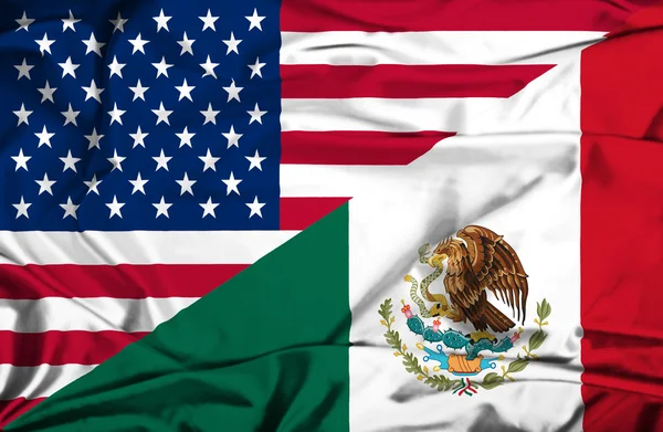 ondeando la bandera de México y Estados Unidos — Fotos de Stock