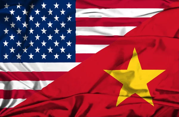 Κουνώντας τη σημαία του Βιετνάμ και ΗΠΑ — Φωτογραφία Αρχείου