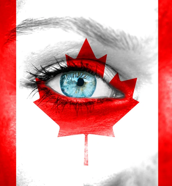 カナダの旗と塗られる女性顔 — ストック写真