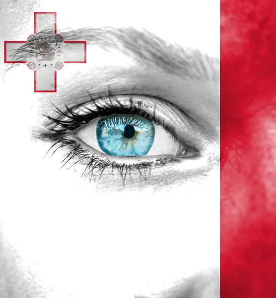 マルタの旗と塗られる女性顔 — ストック写真