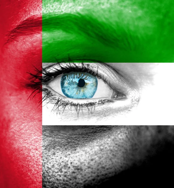 Woman face painted with flag of UAE — Stock fotografie