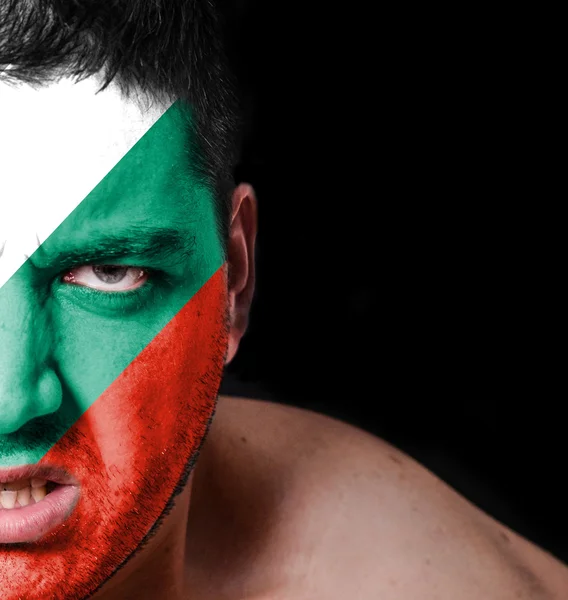 Retrato del hombre enojado con la bandera pintada de Bulgaria —  Fotos de Stock