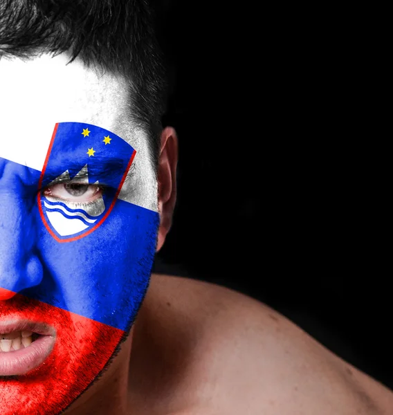 Retrato del hombre enojado con la bandera pintada de Eslovenia —  Fotos de Stock
