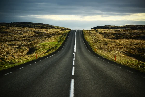 Piękny krajobraz drogi puste autostrady — Zdjęcie stockowe