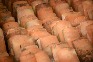 Seramik kiremit yığını kapat