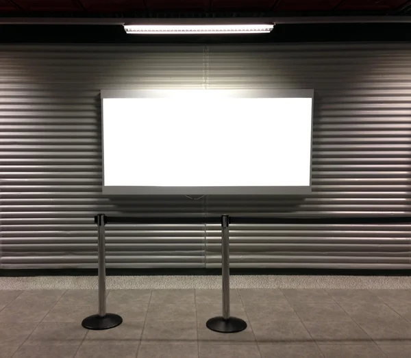 Anúncio em branco no aeroporto — Fotografia de Stock