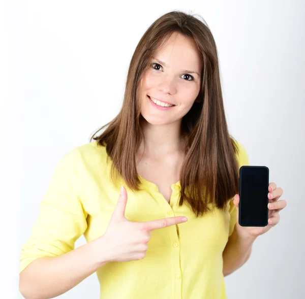 Piękna kobieta pokazano inteligentny telefon z kciukiem na tle — Zdjęcie stockowe