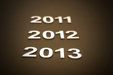 gelecek yıl 2011, 2012 ve 2013 olarak krom basamak üzerinde siyah b
