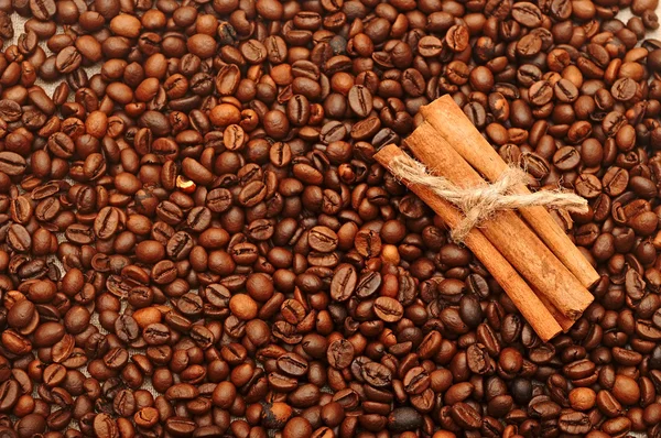Handful aromatic coffee beans with cinnamon — Stock Photo, Image