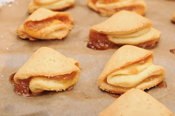 りんごジャムと一緒に自家製コテージ チーズ クッキー — ストック写真