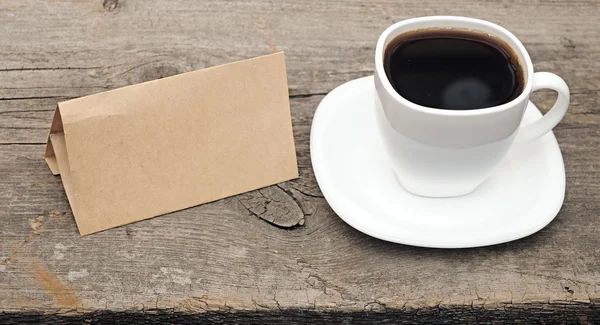 Papel viejo en blanco con taza de café sobre fondo de madera —  Fotos de Stock