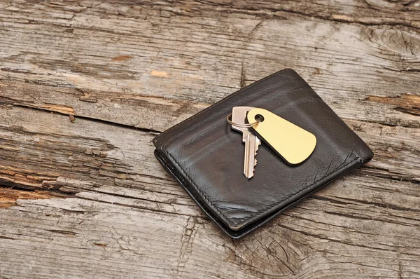 Wallet and key on wood background — Stock Photo, Image