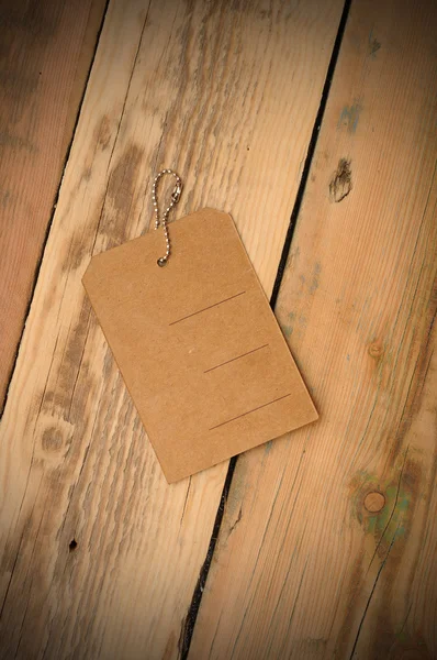 The blank price tag label on wooden background — Stock Photo, Image