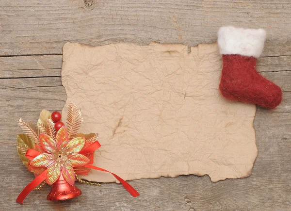 Carta para o Papai Noel com pergaminho velho e meia de Natal — Fotografia de Stock