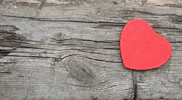 Rood hart op hout met kopie ruimte — Stockfoto