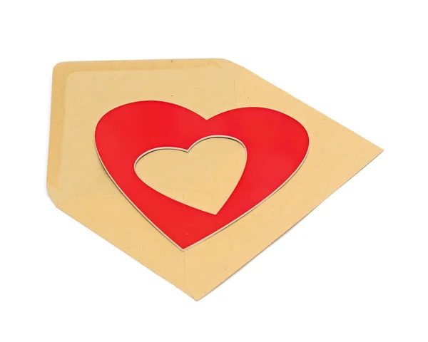 Bliska koperty papier brązowy z czerwonym sercem — Zdjęcie stockowe