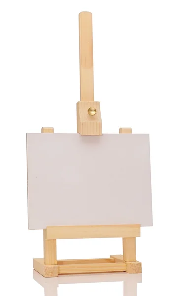 Tablero de arte en blanco, caballete de madera, vista frontal, aislado en blanco —  Fotos de Stock