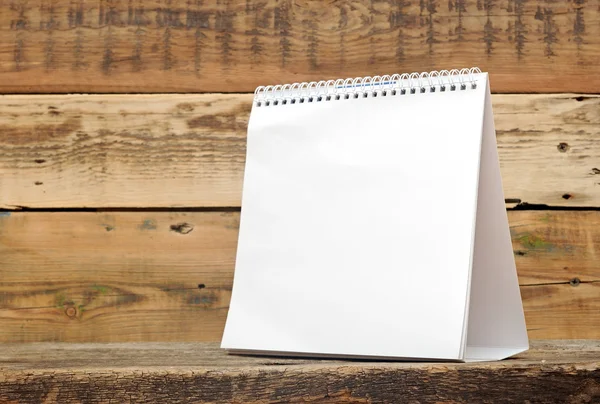 beyaz izole masa takvimi