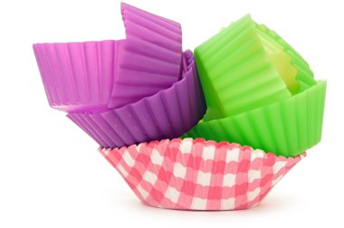 canlı cupcake wrappersisolated beyaz üzerine yığını.