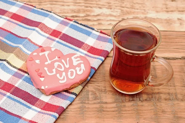 Cookies in the shape of hearts, cup of tea — Stock Photo, Image