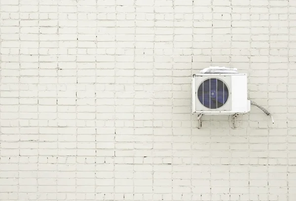 Brick wall and Air Conditioner — Stock Photo, Image