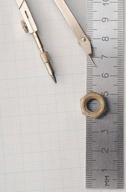geometri pusula ve cetvel ile grafik kağıt üzerinde ayarlama