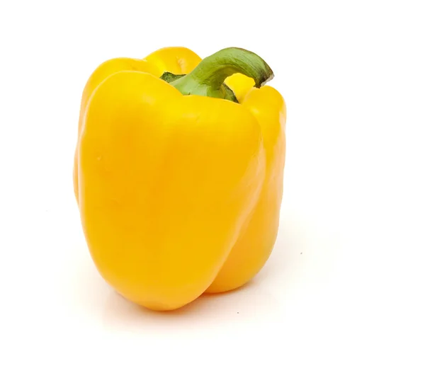 Pimiento amarillo dulce aislado sobre fondo blanco — Foto de Stock