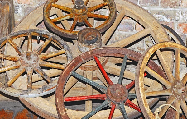 Antique wagon wheel — Stock Photo, Image