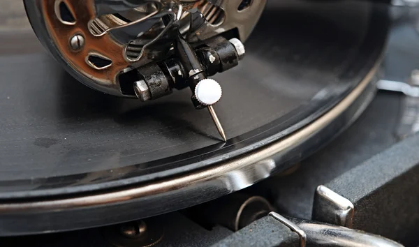 Grammofono vintage con vinile — Foto Stock