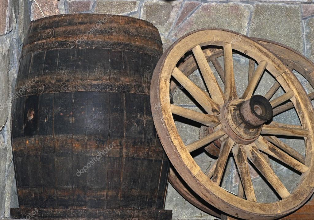 Rueda de carro de madera y barril: fotografía de stock © inxti74