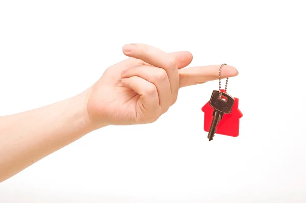 Mujer está entregando una llave de la casa sobre un fondo blanco — Foto de Stock