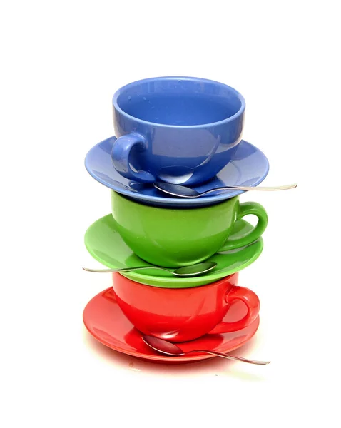 Ensemble de tasses colorées sur fond blanc — Photo