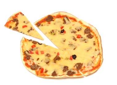 Pizza bir dilim ile kaldırıldı. beyaz izole.