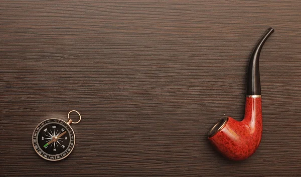 Compass and pipe on the old background — Stock Photo, Image