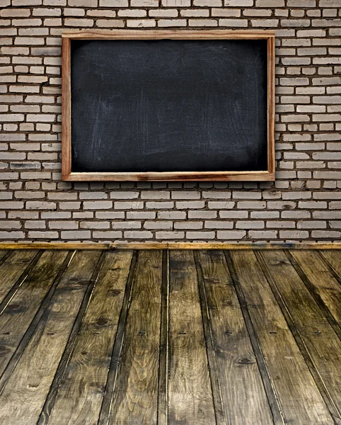 Boş yazı tahtası menü hang tuğla duvar Oda tarzı — Stok fotoğraf