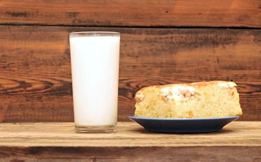 Homemade pie with apples and a glass of milk