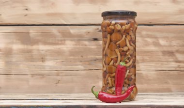 Mantar (agaric bal) cam kırmızı biber p ile kulak