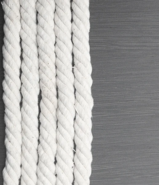 Мотузка білий на чорному фоні — стокове фото