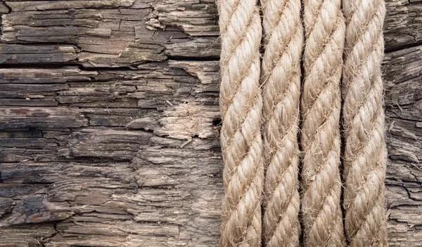Fundo de madeira muito velho com corda — Fotografia de Stock