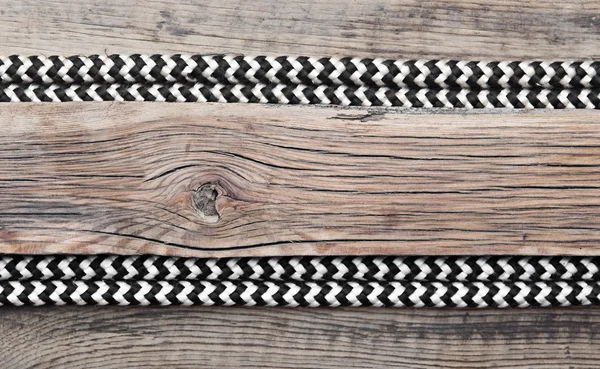 ロープのフレームと木製の背景テクスチャ — ストック写真